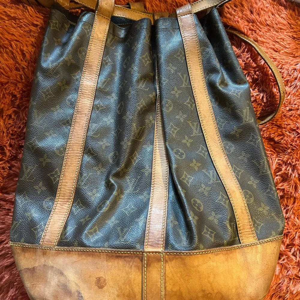 Louis Vuitton Brown Duffel Bag with Iconic Design - Picture 8 of 11